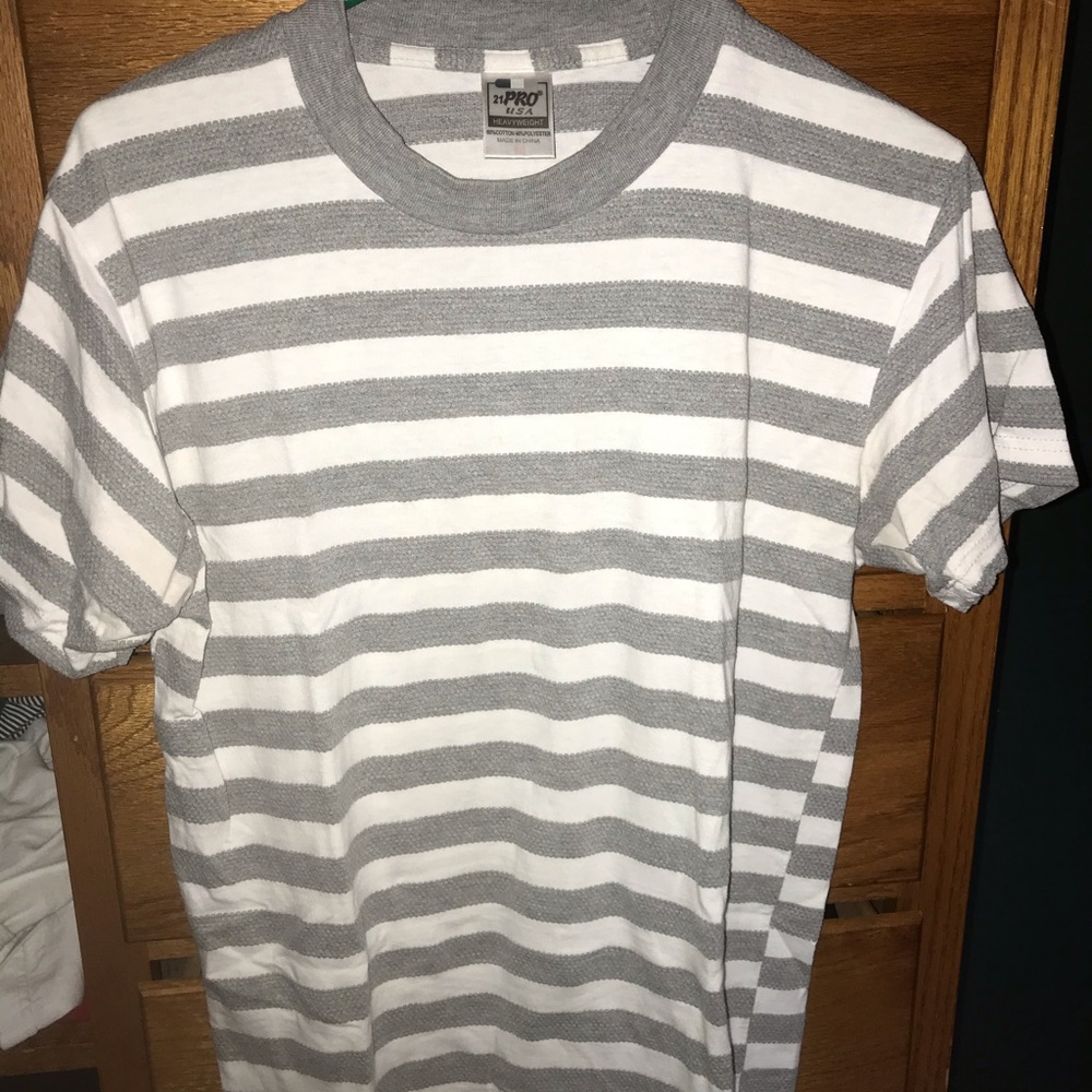 Tee-shirts.